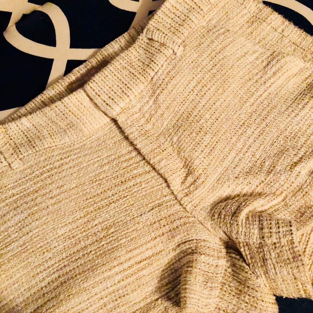 Banana Republic ivory & gold tweed shorts 💙